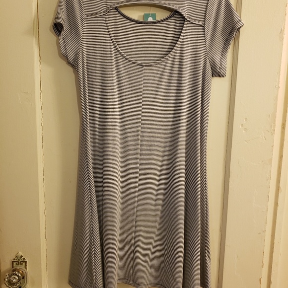 Dress - Picture 2 of 3